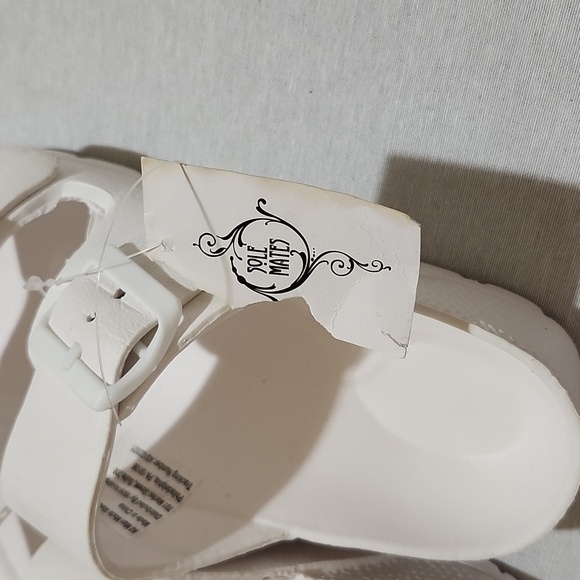 SOLE MATES WHITE SANDALS - Picture 2 of 3